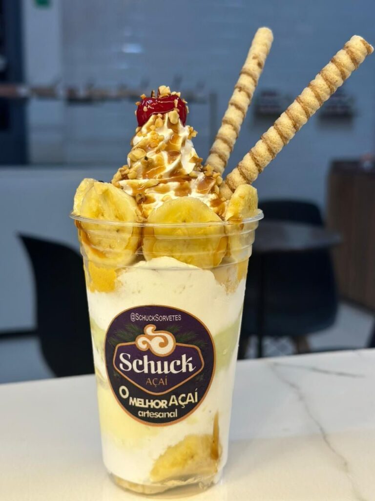 Banana split no copo