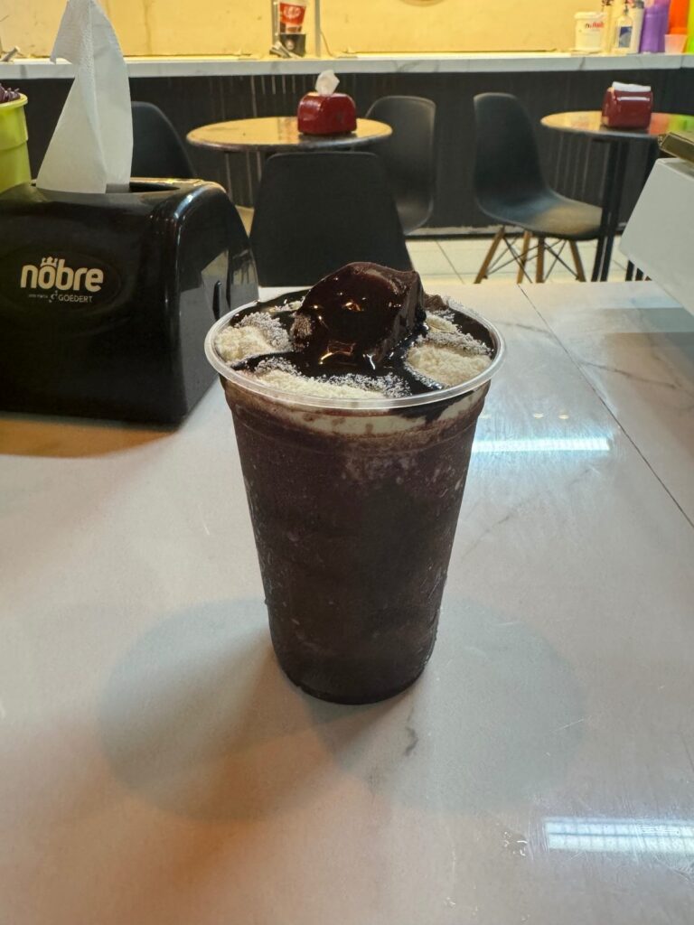 Copo de açaí montado
